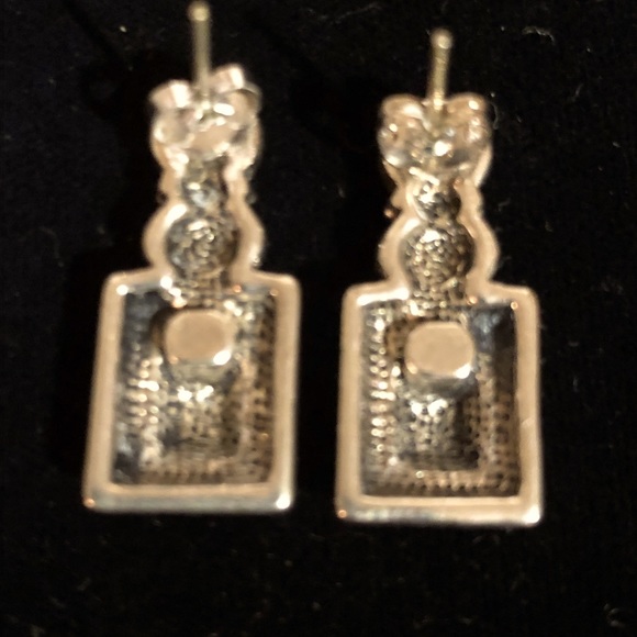 Stunning Silver Plated Post Back Earrings - Picture 3 of 3